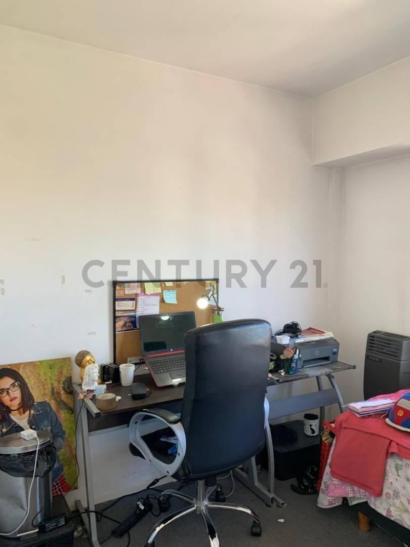 Foto de VENTA Departamento de 4 ambientes | San Miguel, imagen 3