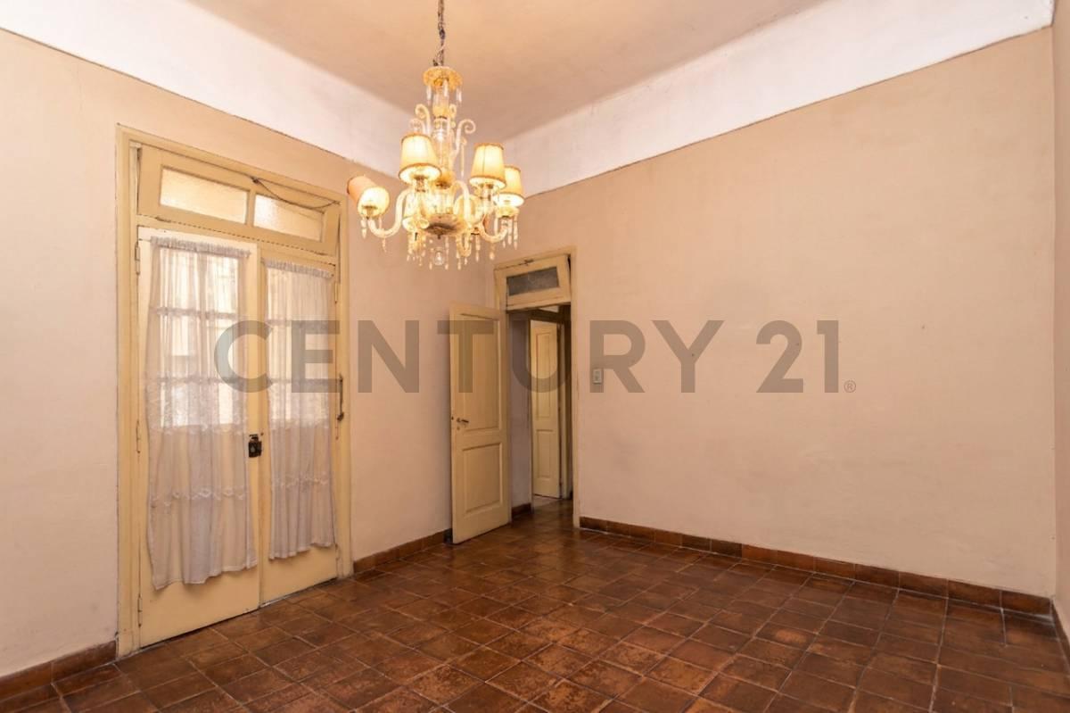 Foto de Venta PH a refaccionar 4 Ambientes con Cochera, Terraza y Patio, imagen 3