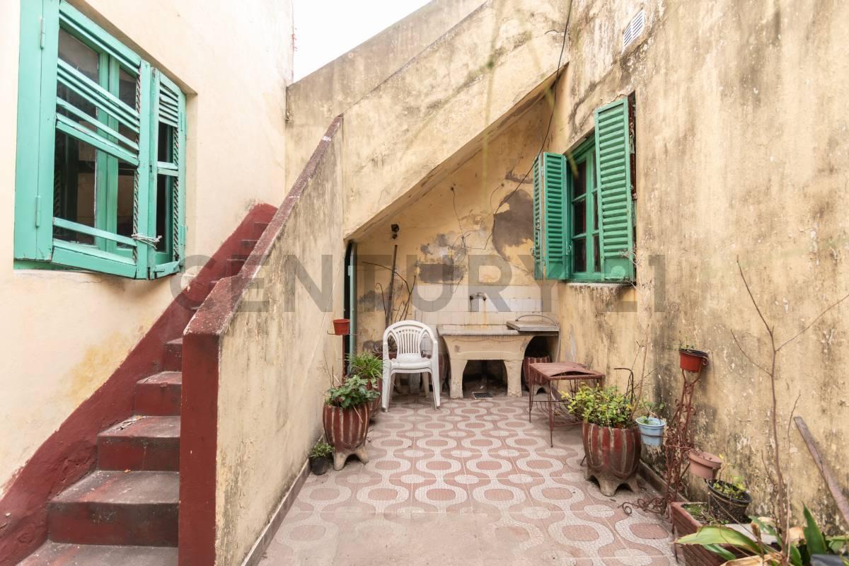 Foto de Venta PH a refaccionar 4 Ambientes con Cochera, Terraza y Patio, imagen 1
