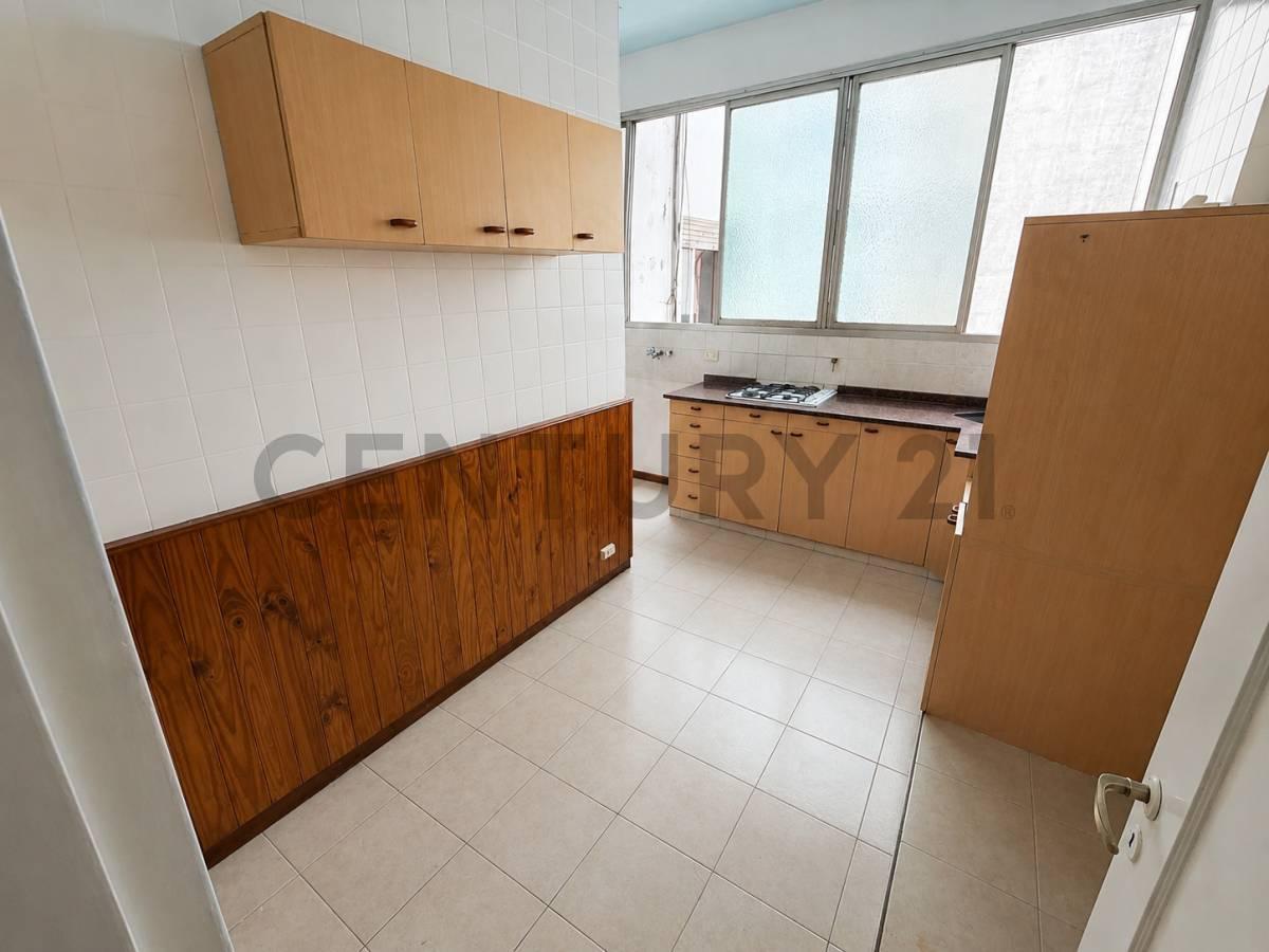 Foto de VENTA-PERMUTA departamento 3 ambientes con balcon, depend. Y Cochera En, imagen 5