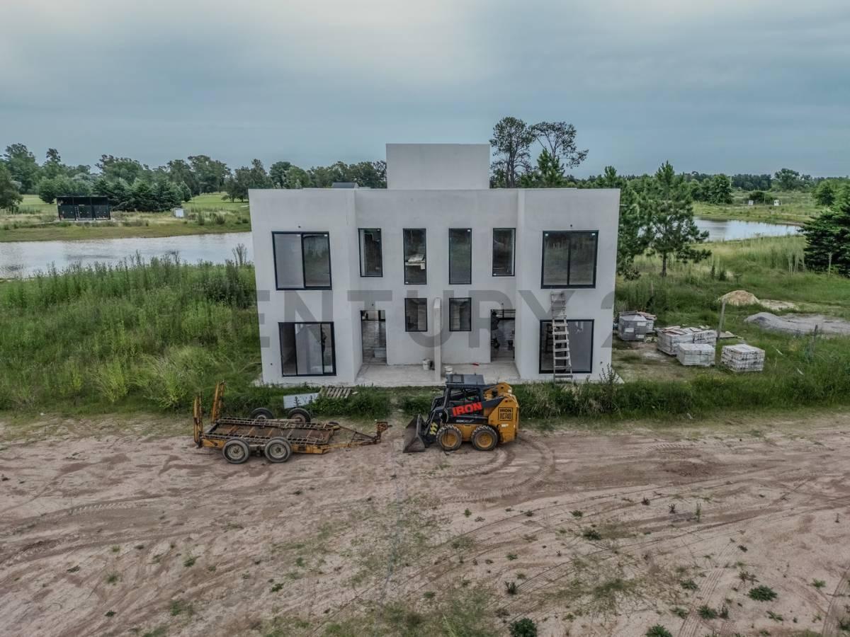 Foto de Venta de 2 macrolotes y 2 casas de 4 ambientes, imagen 2
