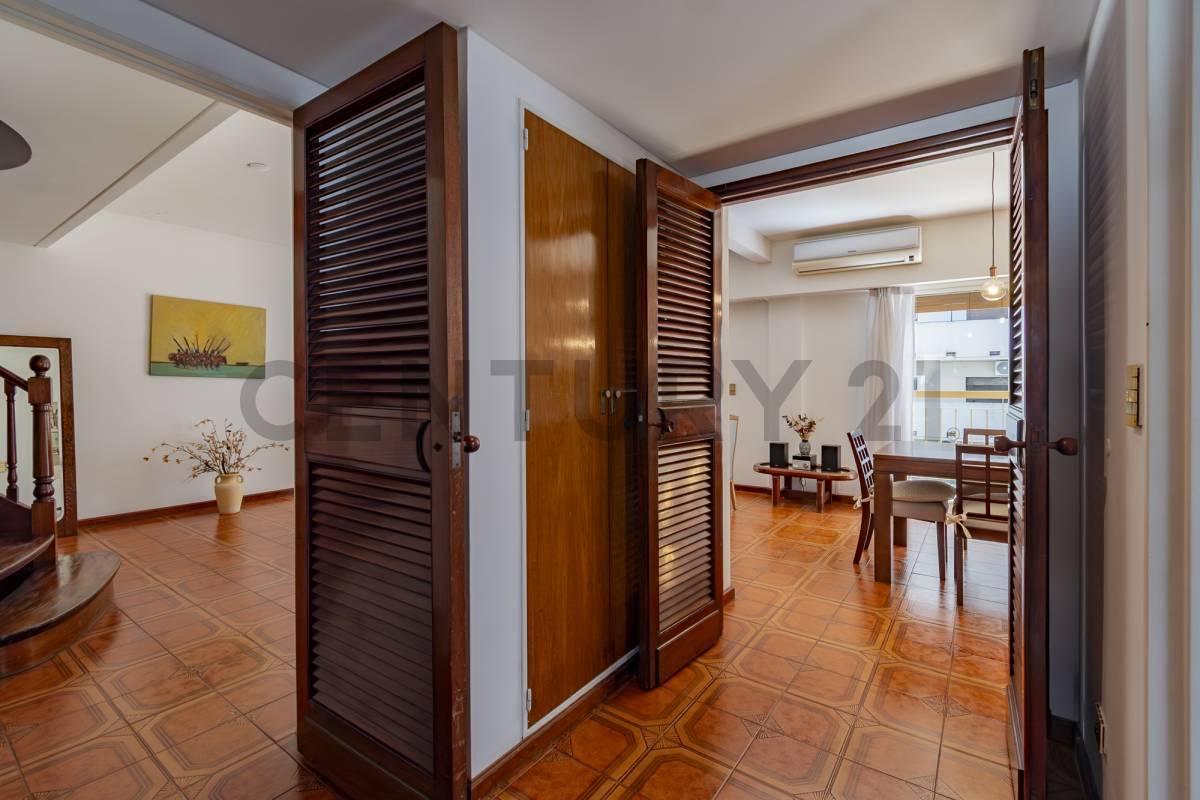 Foto de Venta Departamento Duplex 6 Amb con 2 Cocheras en Recoleta - Acepta, imagen 2