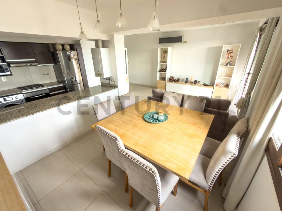 Foto de DEPTO 3 AMB EN VENTA C/ BALCON Y COCHERA, imagen 3