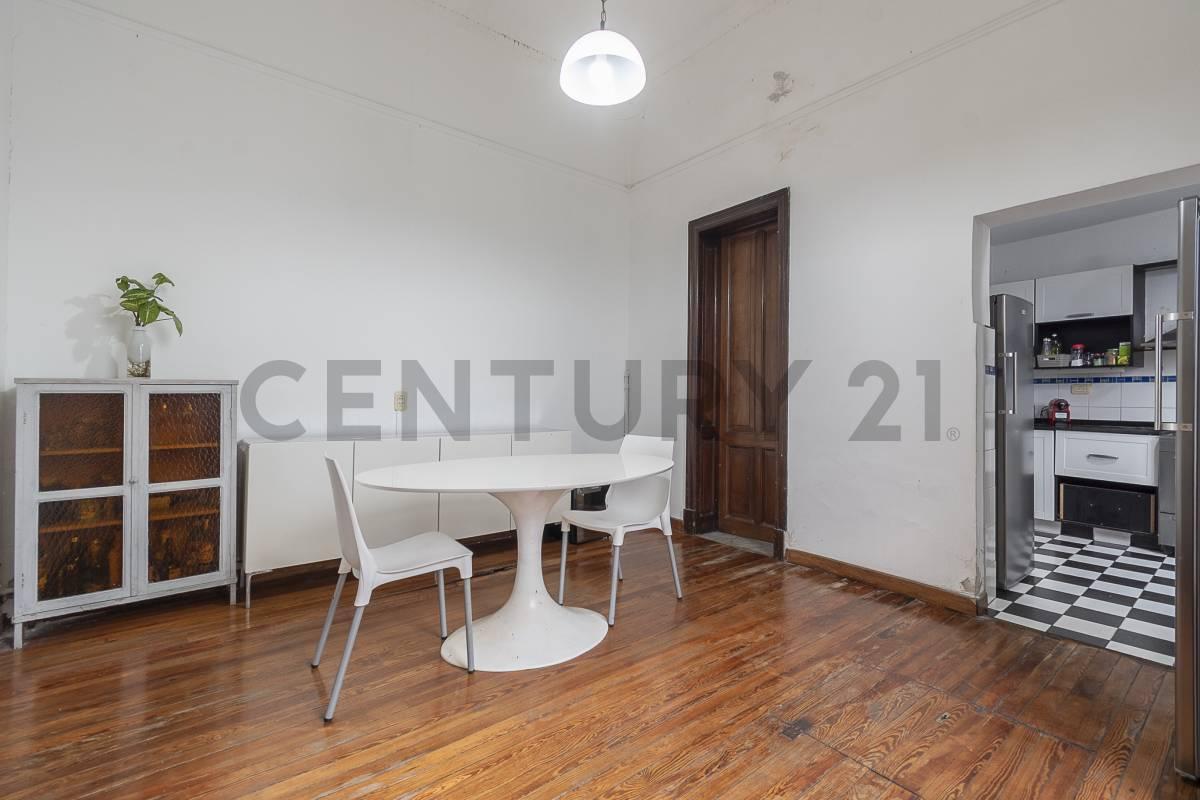 Foto de Venta Casa 6 amb Cochera Terraza patio Pque Patricios, imagen 3