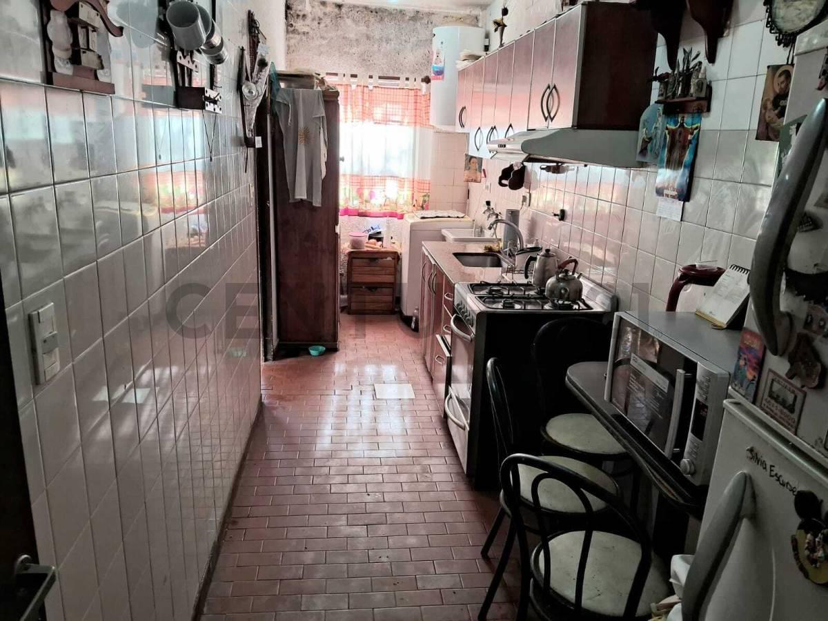 Foto de VENTA-PERMUTA-FLORES dpto 3 amb, patio. Lafuente 1520, imagen 4