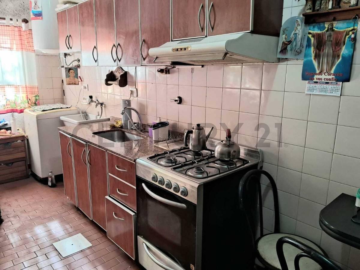 Foto de VENTA-PERMUTA-FLORES dpto 3 amb, patio. Lafuente 1520, imagen 3