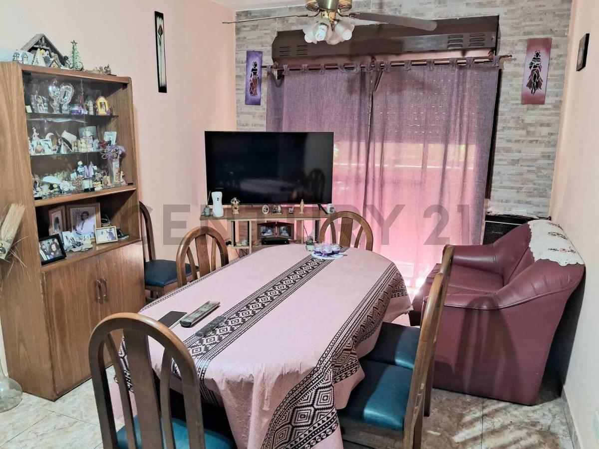 Foto de VENTA-PERMUTA-FLORES dpto 3 amb, patio. Lafuente 1520, imagen 2