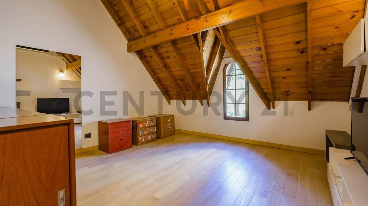 Foto de VENTA Duplex tipo casa 5 amb con cochera y patio - Caballito, imagen 2