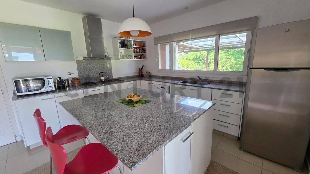 Foto de VENTA Casa 5 Ambientes VISTA AL GOLF en Chacras La Primavera Golf, imagen 4