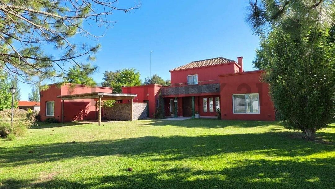 Foto de VENTA Casa 5 Ambientes VISTA AL GOLF en Chacras La Primavera Golf, imagen 2