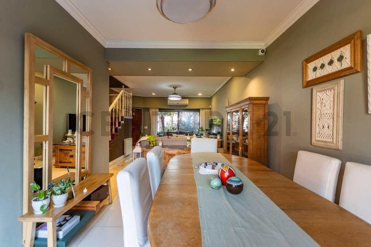 Foto de VENTA CASA 5 AMB CON JARDIN, PILETA Y COCHERA EN BARRIO NAON LOTE PROPIO, imagen 3