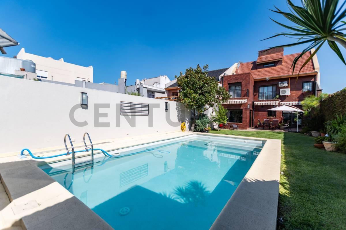 Foto de VENTA CASA 5 AMB CON JARDIN, PILETA Y COCHERA EN BARRIO NAON LOTE PROPIO, imagen 1