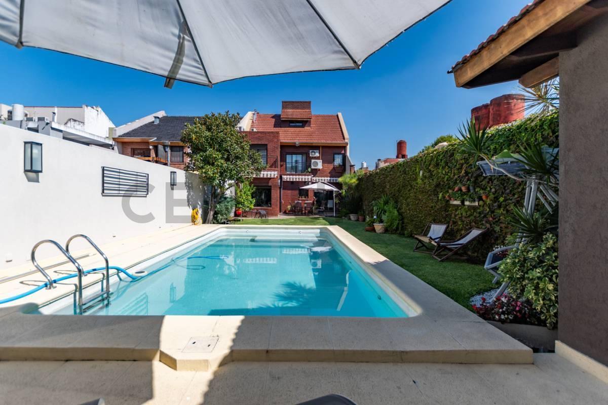 Foto de VENTA CASA 5 AMB CON JARDIN, PILETA Y COCHERA EN BARRIO NAON LOTE PROPIO, imagen 2
