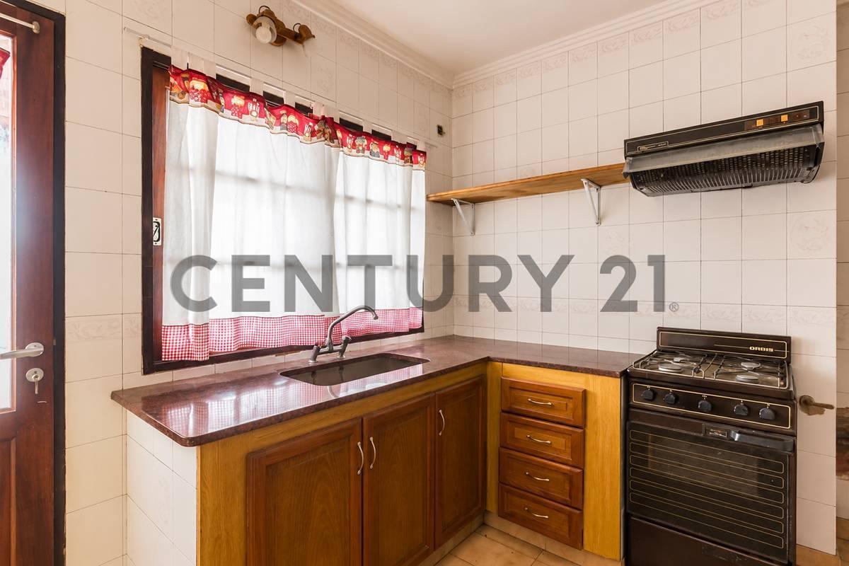 Foto de VENTA CASA + GARAGE/ESPACIO INDUSTRIAL-PARQUE AVELLANEDA, imagen 2