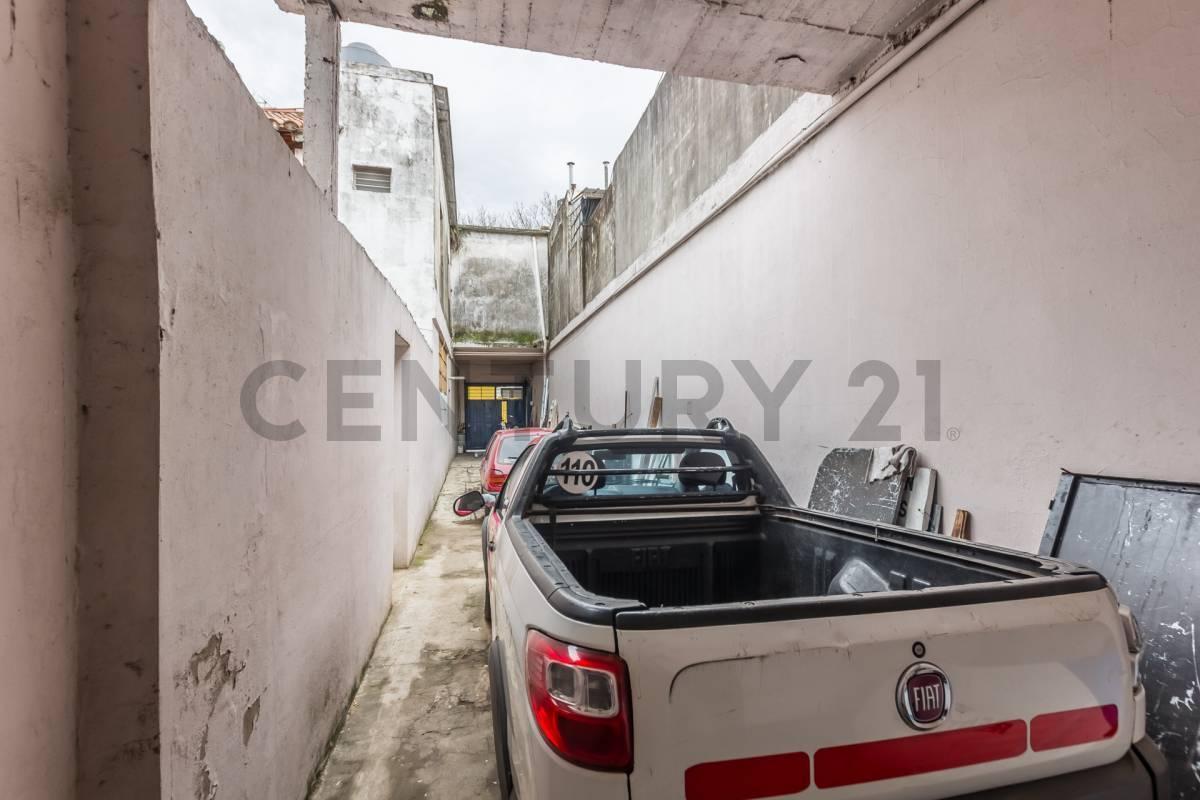 Foto de VENTA GALPÓN + OFICINAS/VIVIENDAS | PARQUE AVELLANEDA, imagen 2