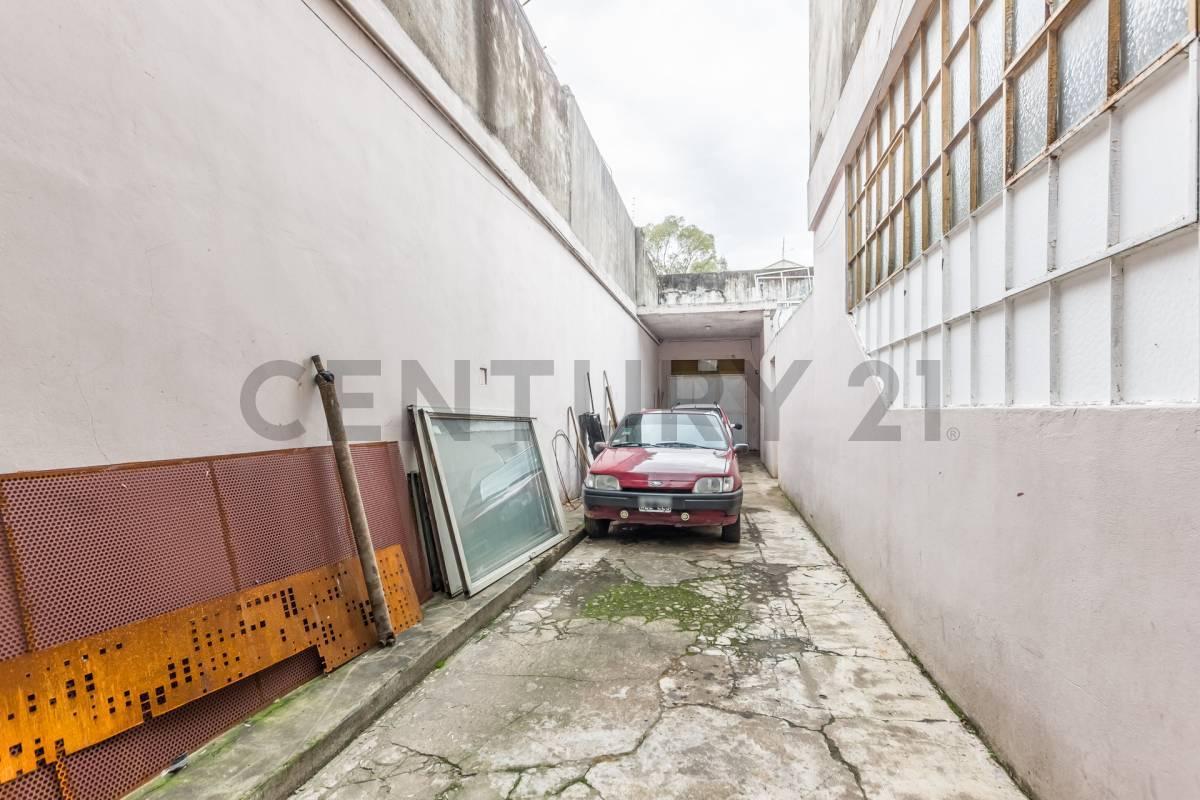 Foto de VENTA GALPÓN + OFICINAS/VIVIENDAS | PARQUE AVELLANEDA, imagen 5