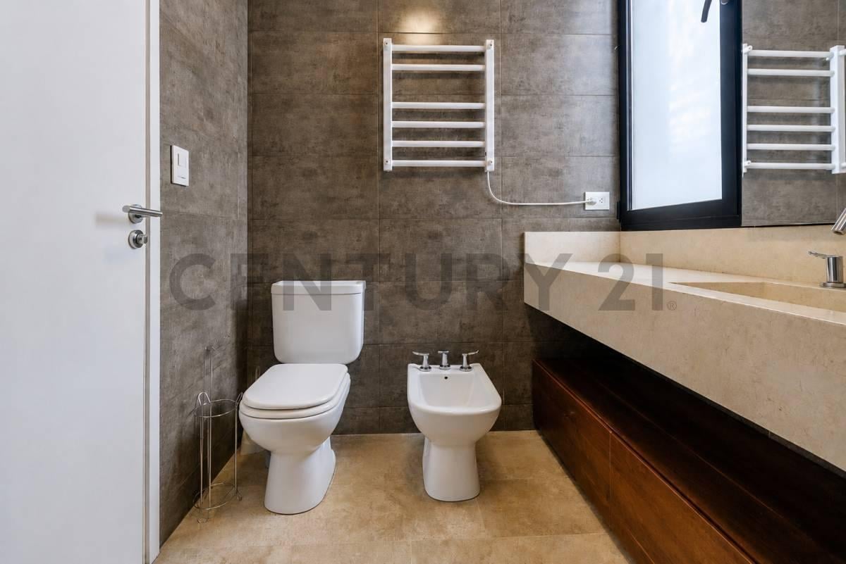 Foto de Venta-Permuta Casa 5 ambientes con pileta sobre 1.400 m² en Haras San, imagen 1