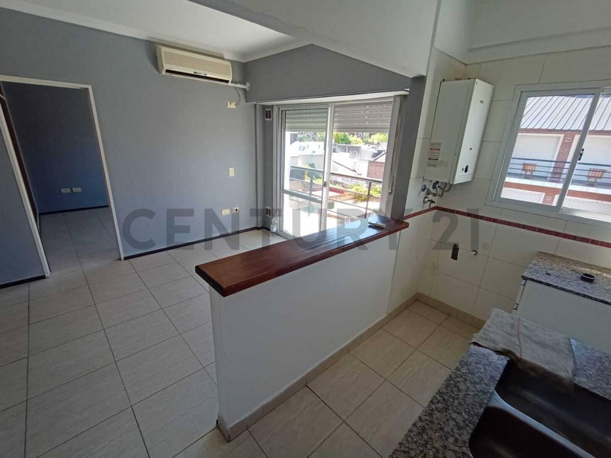Foto de VENTA departamento 2 amb. con balcon en Sarandi, imagen 1
