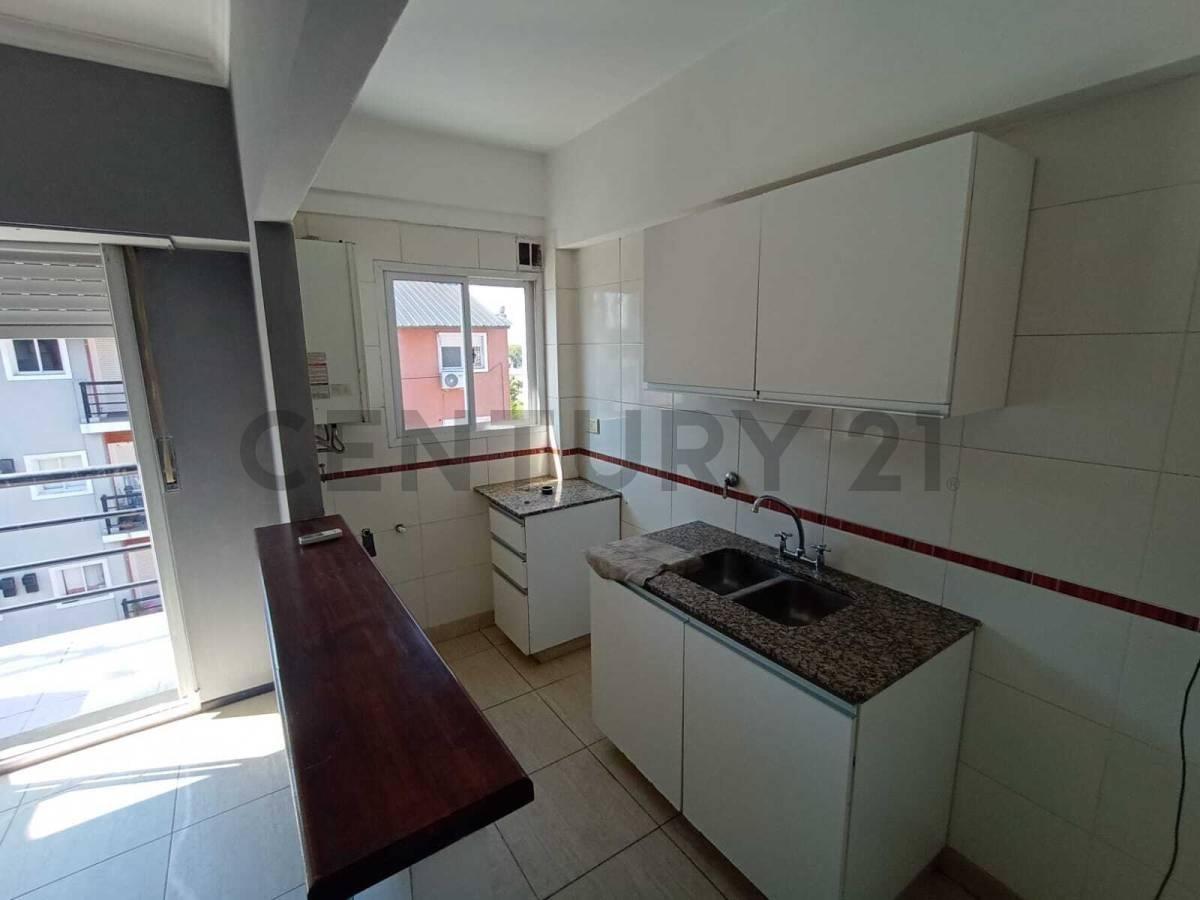 Foto de VENTA departamento 2 amb. con balcon en Sarandi, imagen 2