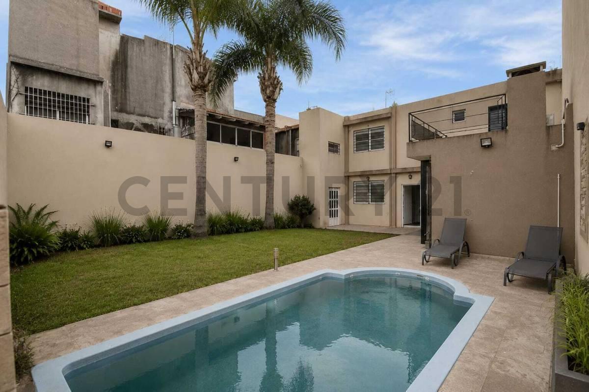 Foto de VENTA CASA 4 AMB.+ ESCRITORIO. VILLA LUZURIAGA, imagen 2