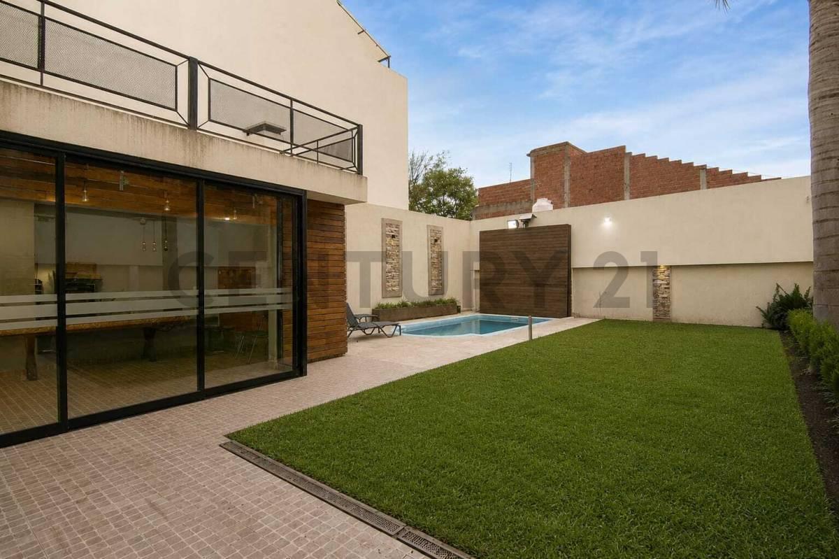 Foto de VENTA CASA 4 AMB.+ ESCRITORIO. VILLA LUZURIAGA, imagen 1