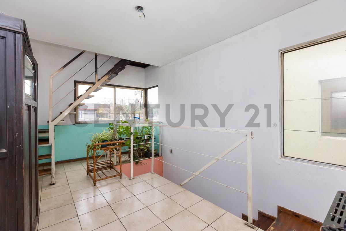 Foto de VENTA Dúplex 3 ambientes con patio y cochera en complejo | Hurlingham, imagen 3