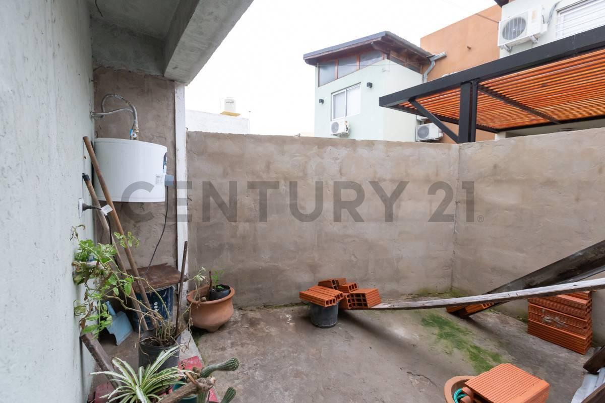 Foto de VENTA Dúplex 3 ambientes con patio y cochera en complejo | Hurlingham, imagen 5