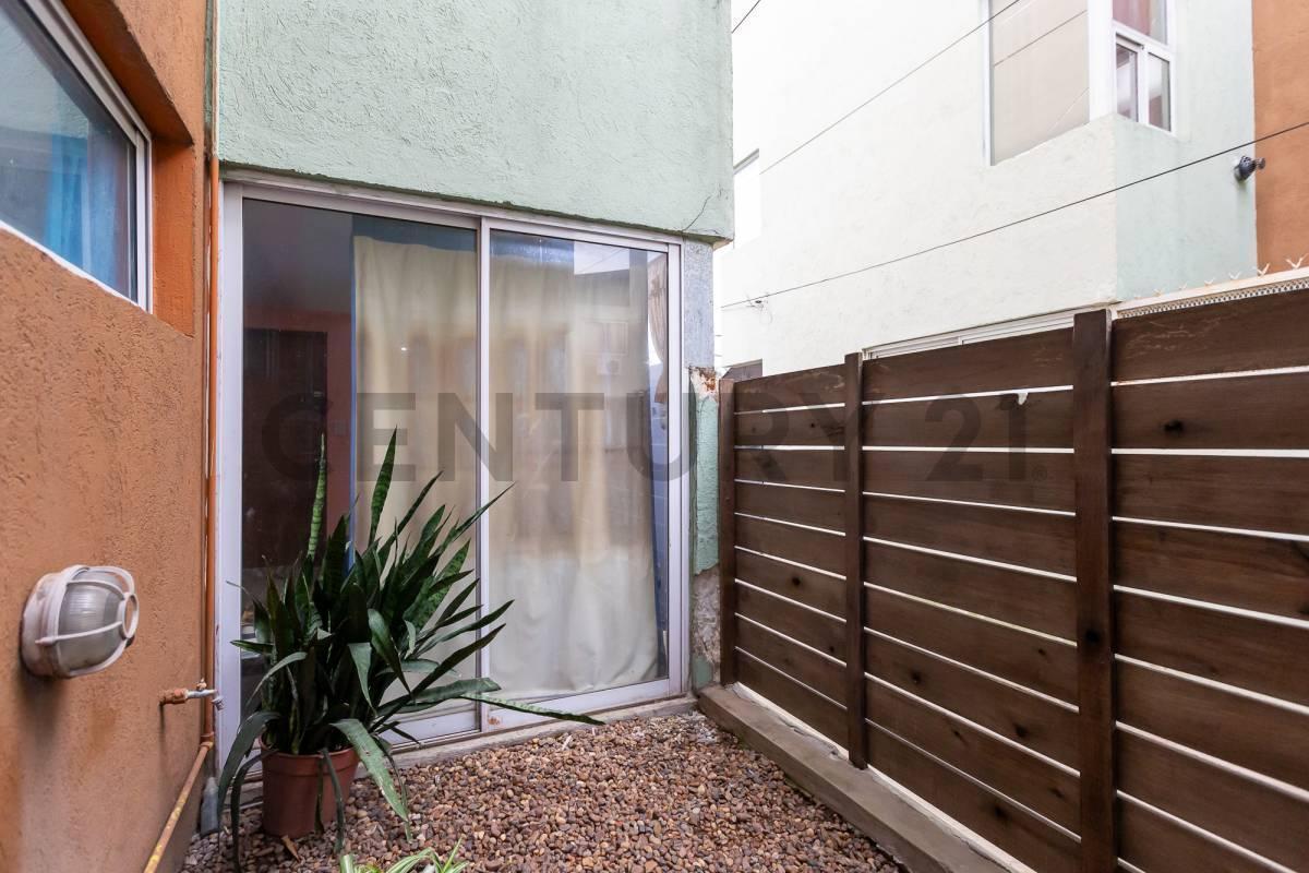 Foto de VENTA Dúplex 3 ambientes con patio y cochera en complejo | Hurlingham, imagen 1