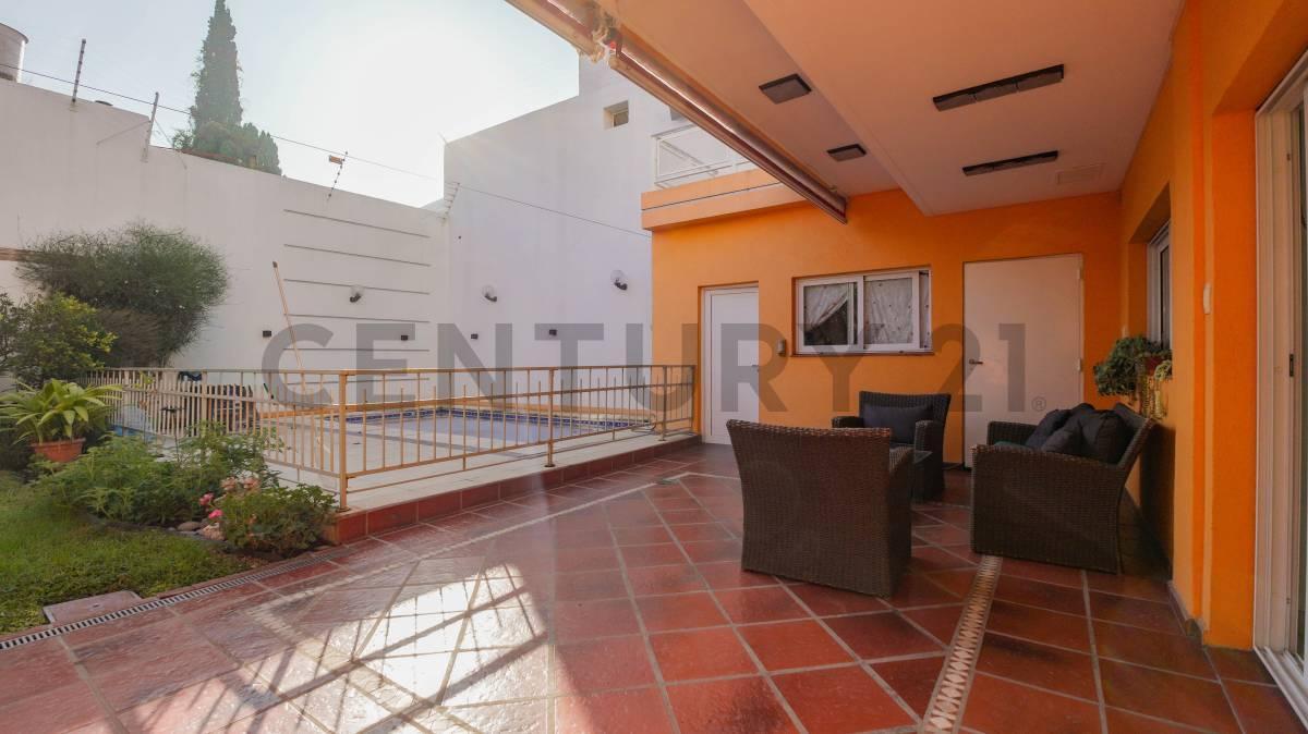 Foto de VENTA CASA 6 AMBIENTES CON JARDIN PILETA QUINCHO PLAYROOM Y CHOCHERAS, imagen 4