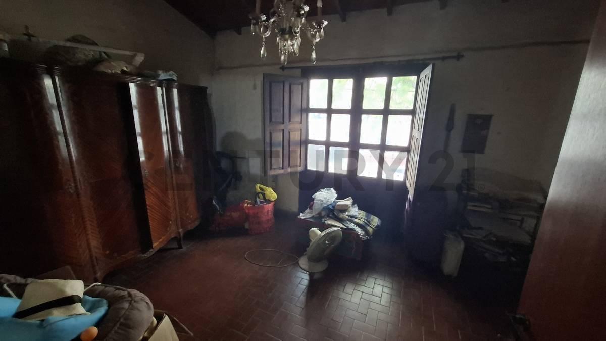 Foto de Venta Casa 5 ambientes con fondo y cochera PARA REFACCIONAR - San, imagen 5