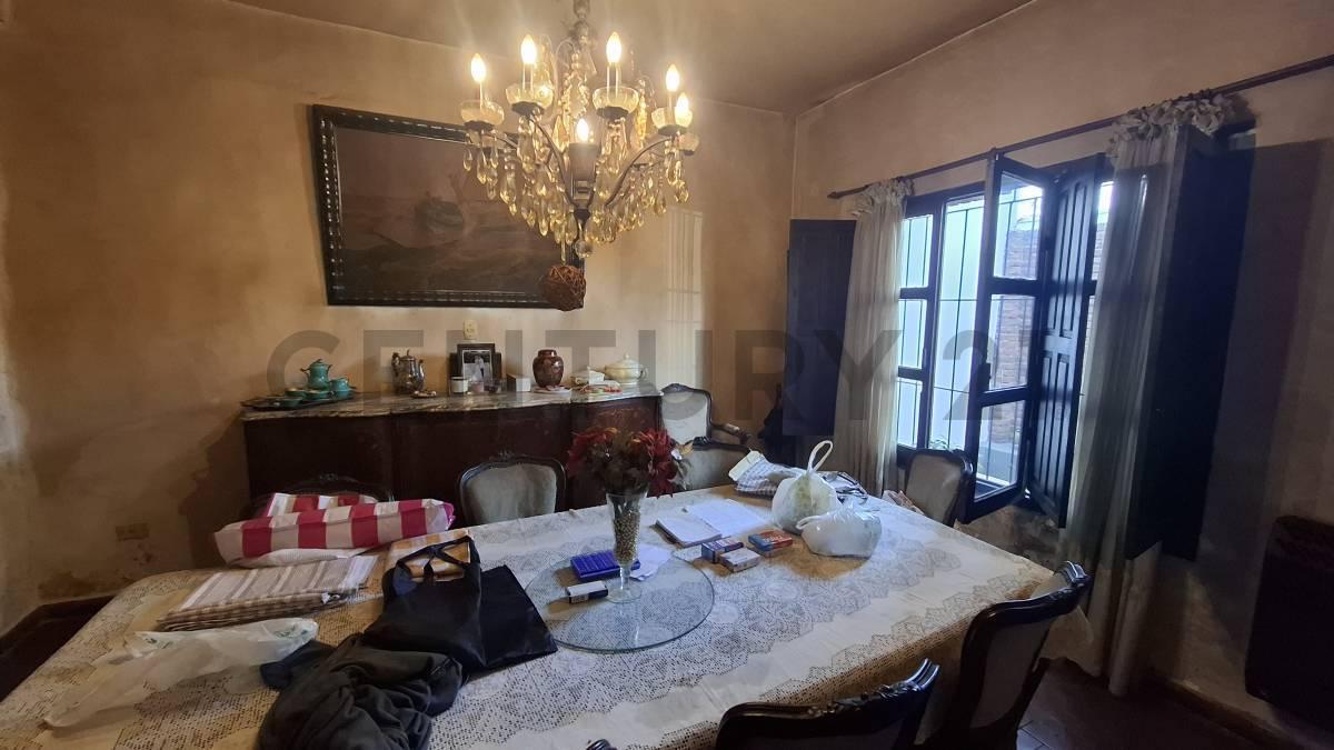 Foto de Venta Casa 5 ambientes con fondo y cochera PARA REFACCIONAR - San, imagen 2