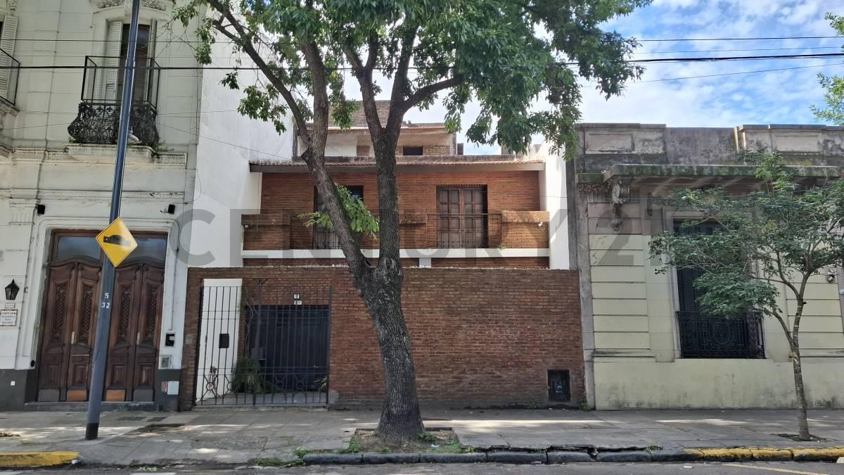 Foto de Venta Casa 5 ambientes con fondo y cochera PARA REFACCIONAR - San, imagen 1