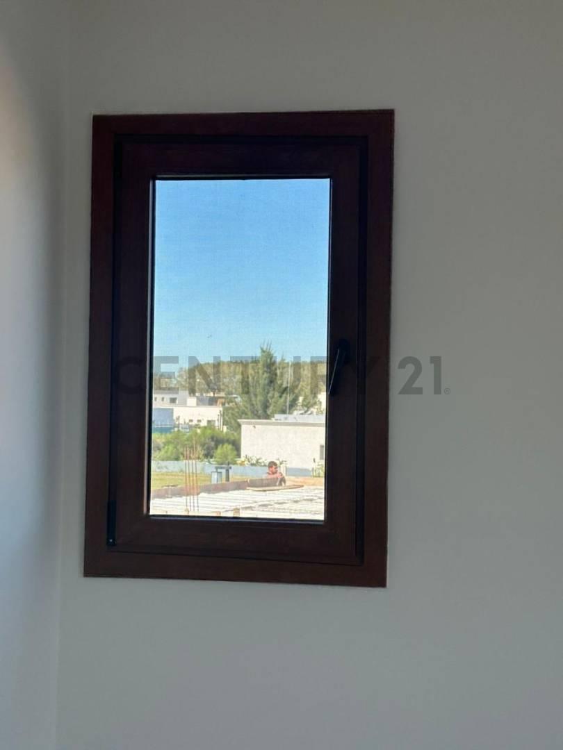 Foto de Venta Casa 6 ambientes con vista a la laguna, barrio privado La Alameda, imagen 1
