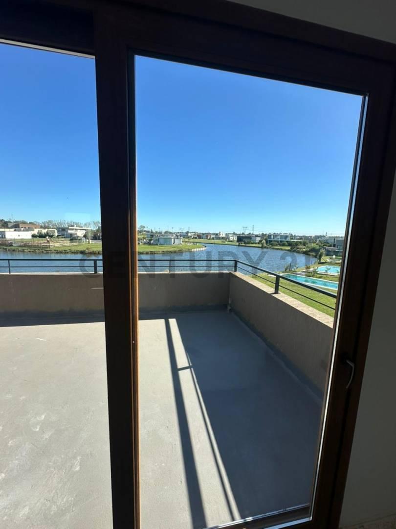 Foto de Venta Casa 6 ambientes con vista a la laguna, barrio privado La Alameda, imagen 3