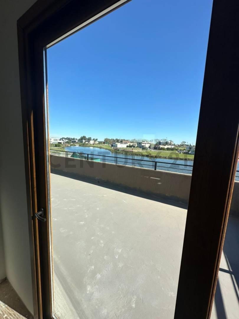 Foto de Venta Casa 6 ambientes con vista a la laguna, barrio privado La Alameda, imagen 2