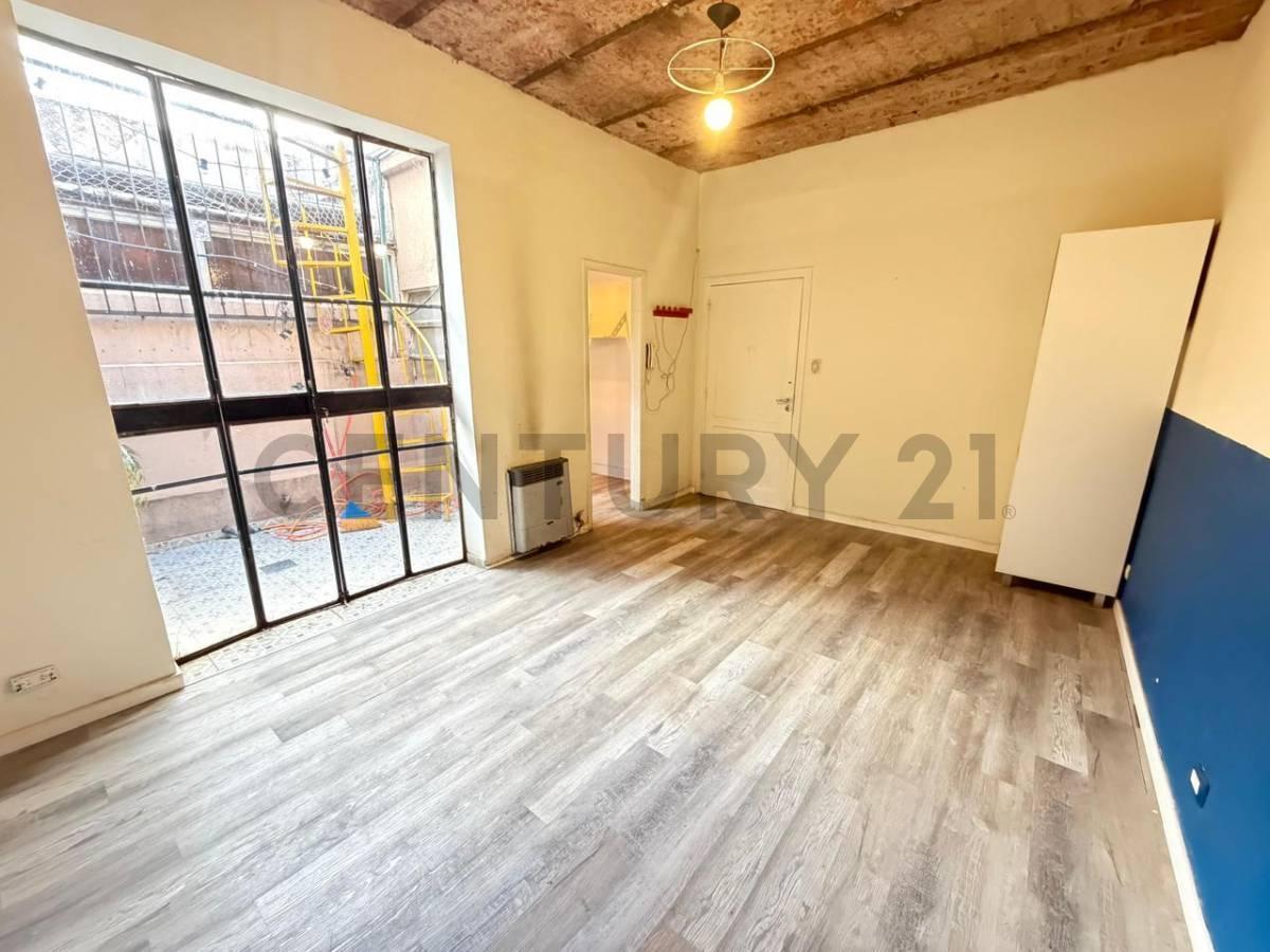 Foto de VENTA PH 2 ambientes con patio, terraza y quincho | Villa Devoto, imagen 1