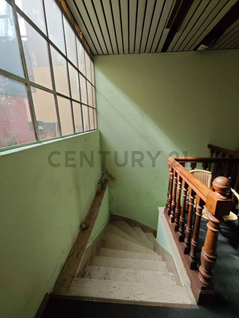 Foto de VENTA PH 5 AMB ESPACIOS AMPLIOS A REFACCIONAR - VILLA CRESPO, imagen 2
