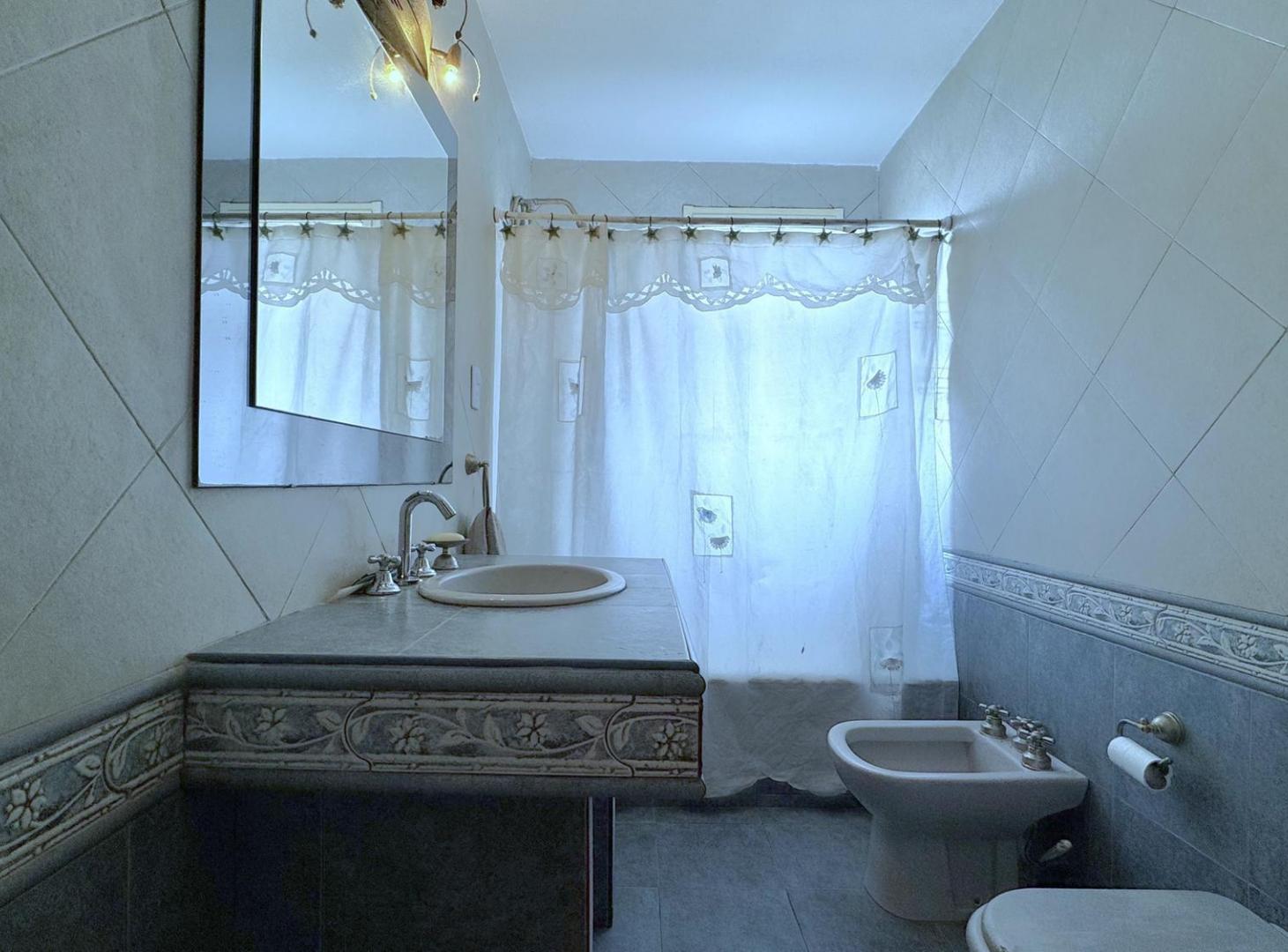 Foto de Venta- Permuta Departamento 4 ambientes en Floresta. Luminoso y bien, imagen 2