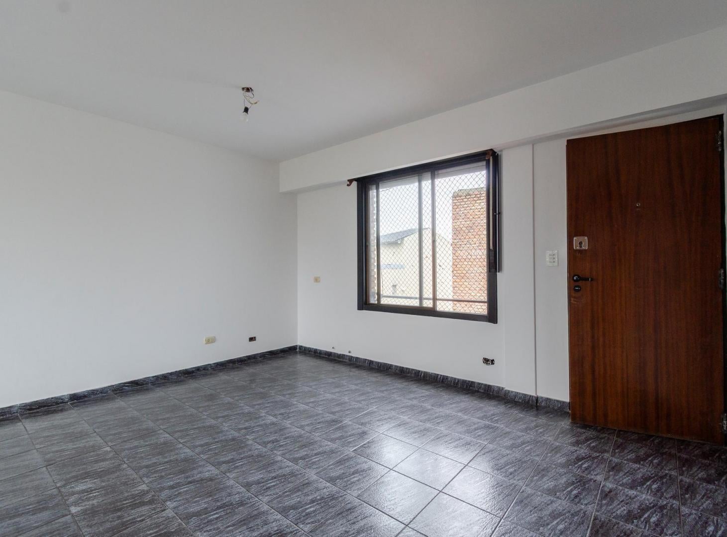 Foto de Departamento 3 ambientes con balcón y cochera en Haedo, imagen 5