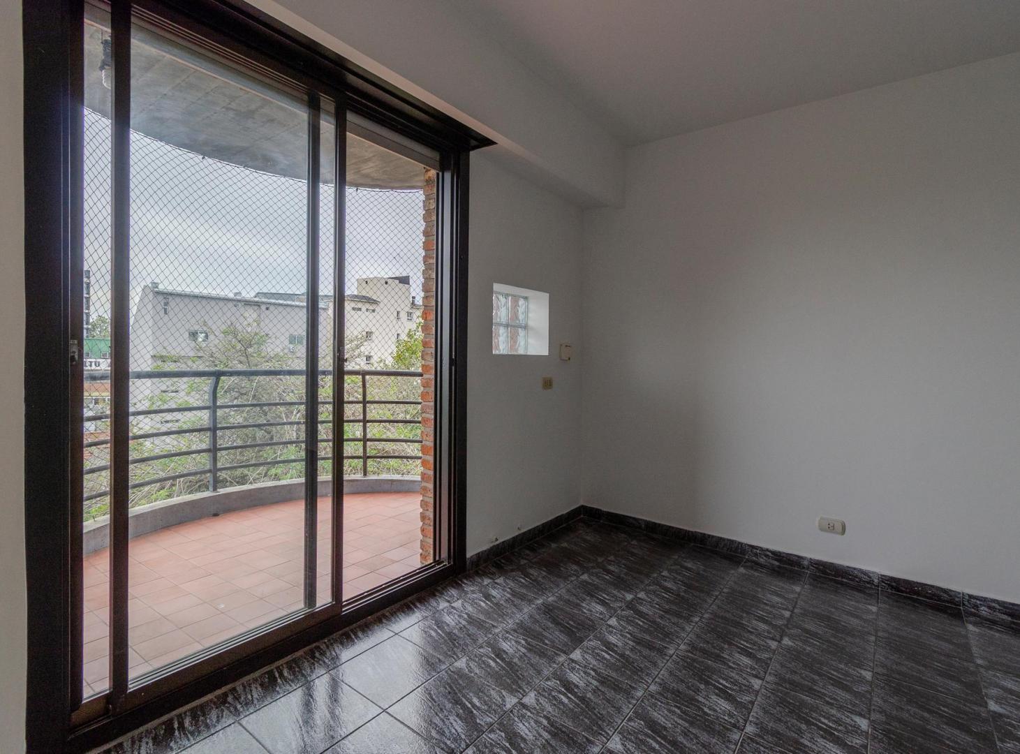Foto de Departamento 3 ambientes con balcón y cochera en Haedo, imagen 1
