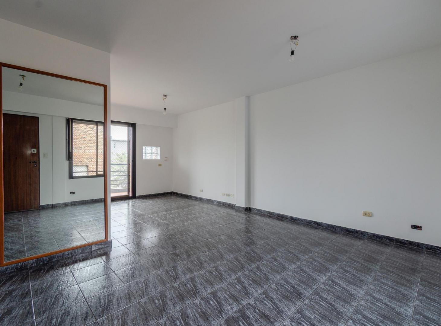 Foto de Departamento 3 ambientes con balcón y cochera en Haedo, imagen 4