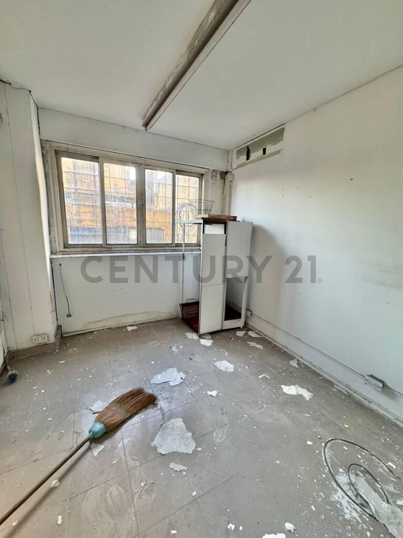 Foto de VENTA OFICINA 200 M² A REFACCIONAR. LINIERS, imagen 3