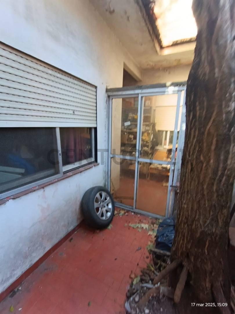 Foto de Venta de hermosa y amplia casa a refaccionar en Villa Luro ., imagen 4