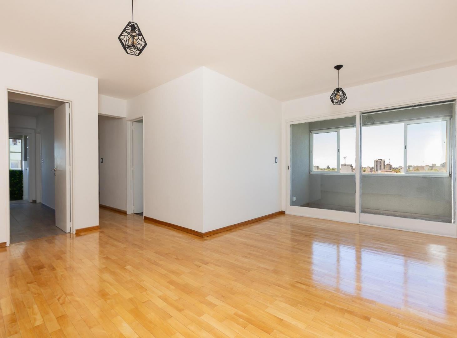 Foto de VTA 4 AMBIENTES C/BALCON - VISTA ABIERTA-VILLA REAL- ACEPTA PERMUTA, imagen 4