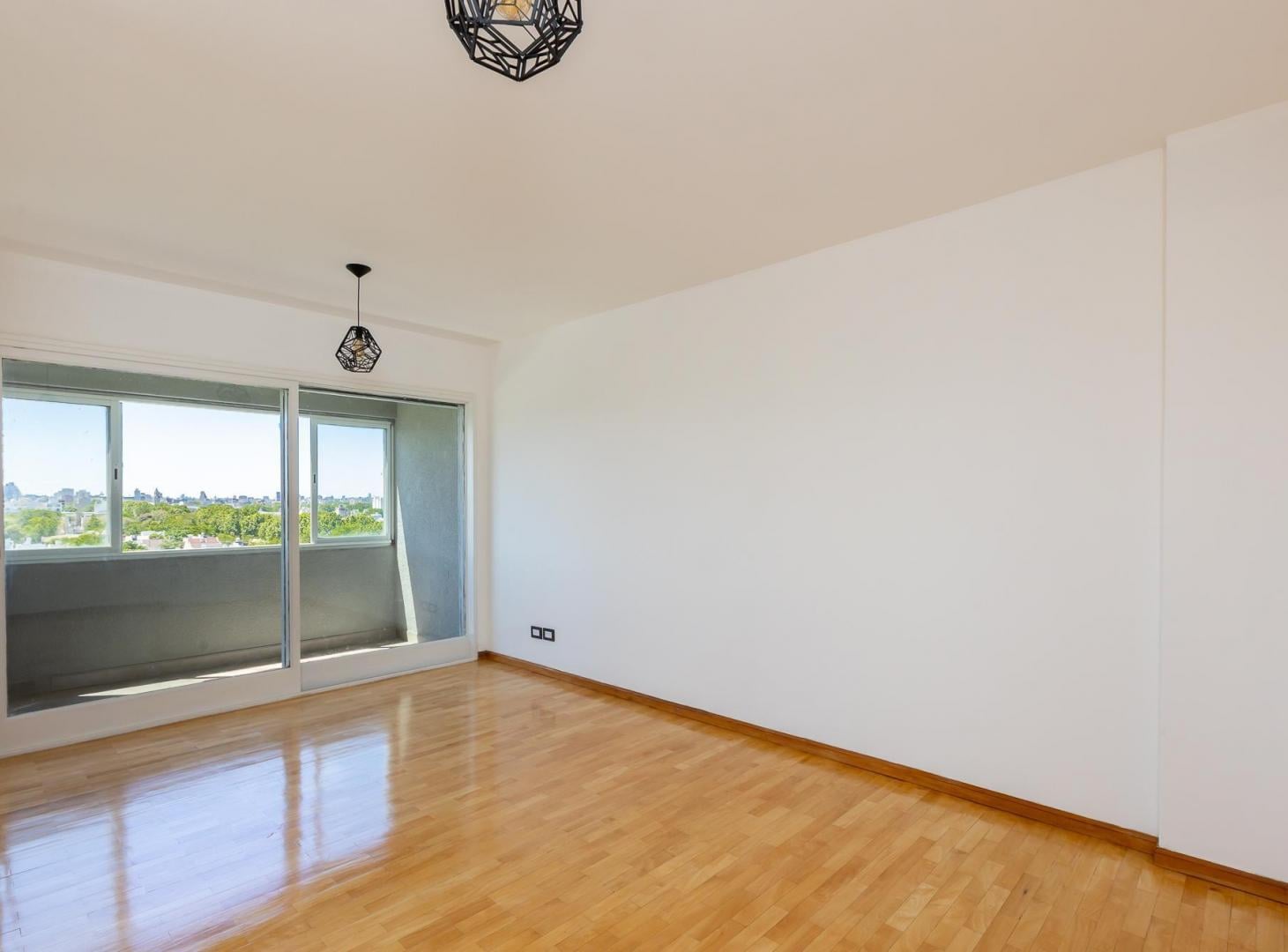 Foto de VTA 4 AMBIENTES C/BALCON - VISTA ABIERTA-VILLA REAL- ACEPTA PERMUTA, imagen 3