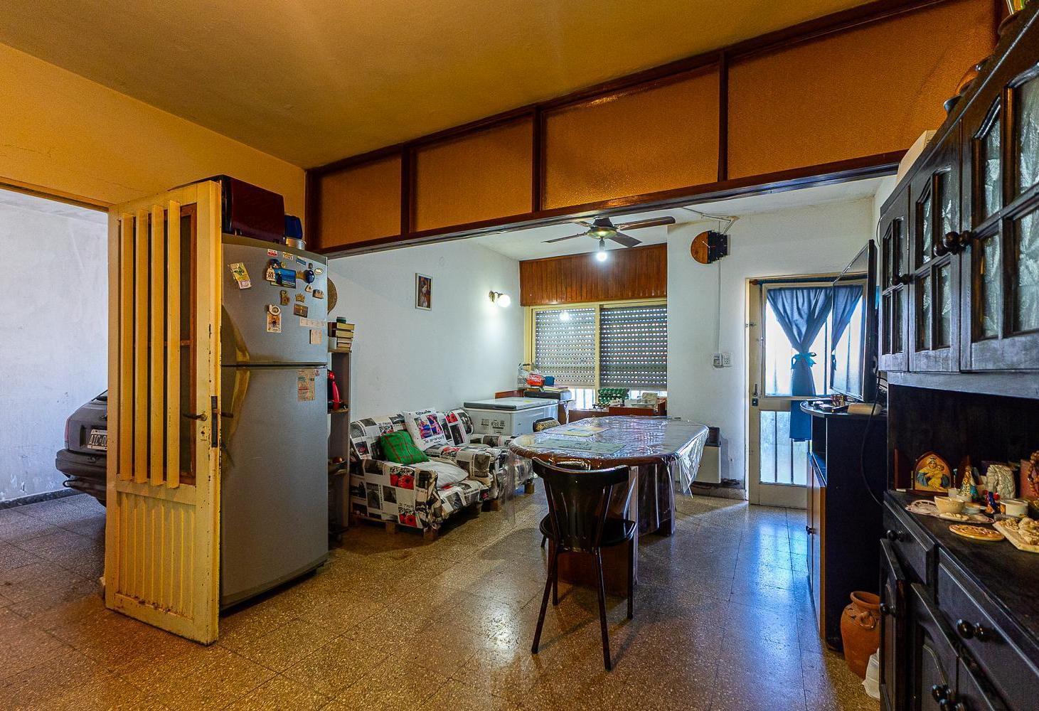 Casa al frente con Cochera zona norte, oportunidad!!!!