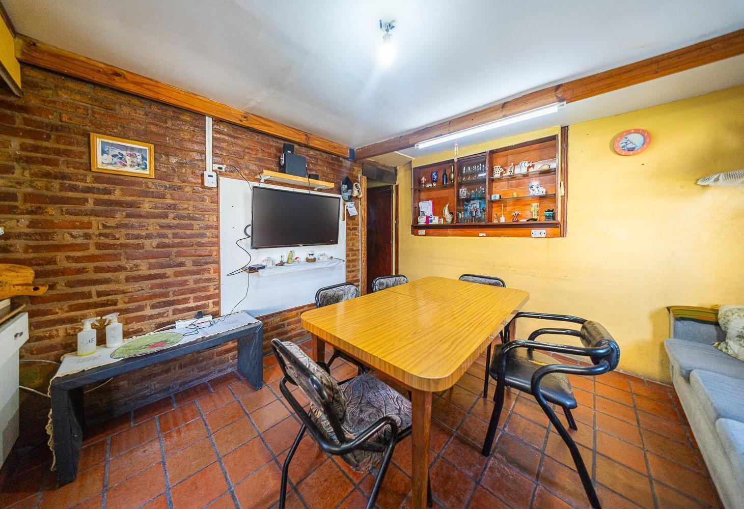 Dpto de pasillo en barrio Agote, ideal refaccionar, o emprendimiento!