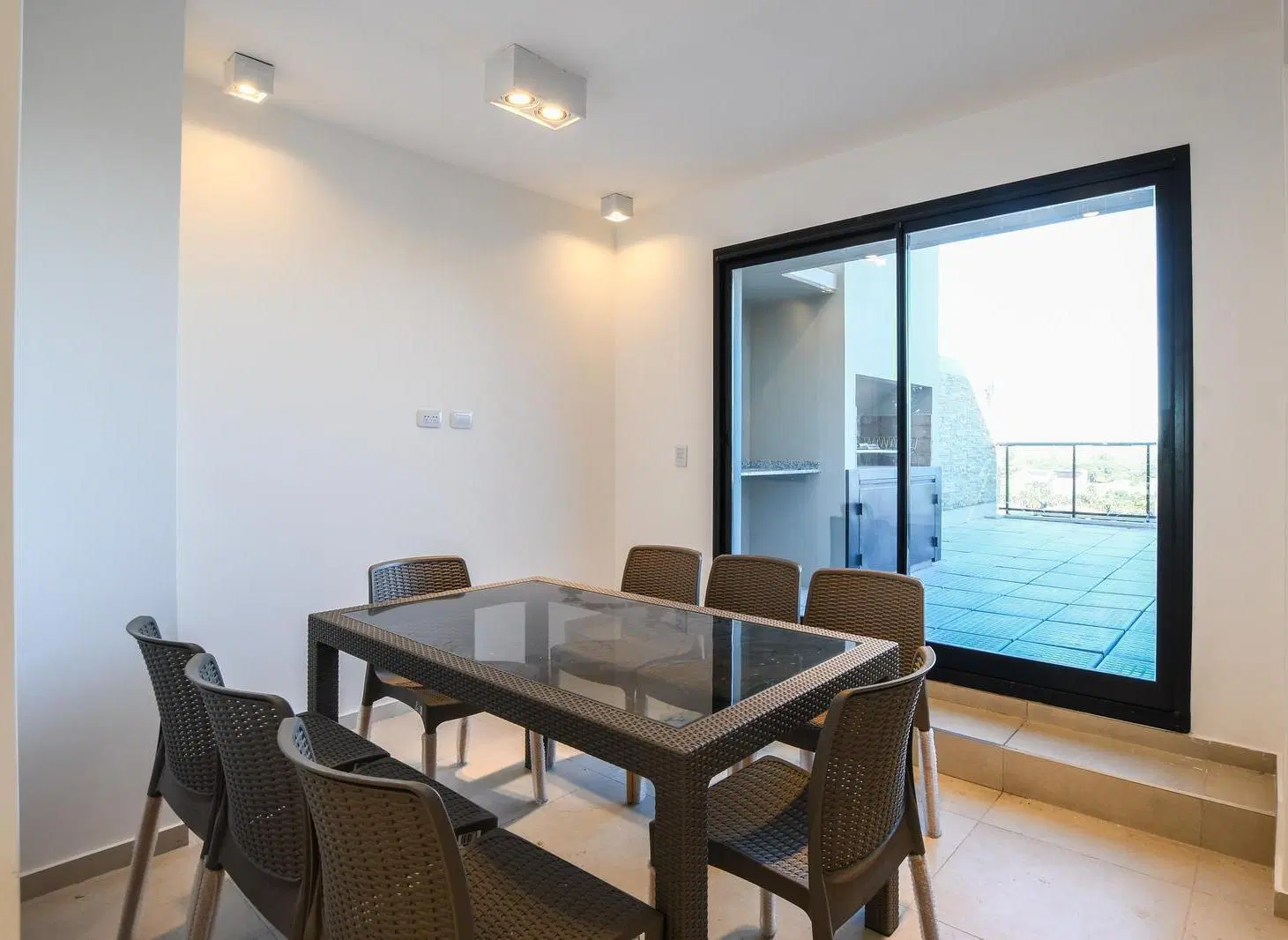 Departamento en barrio Lourdes, frente al parque. 5