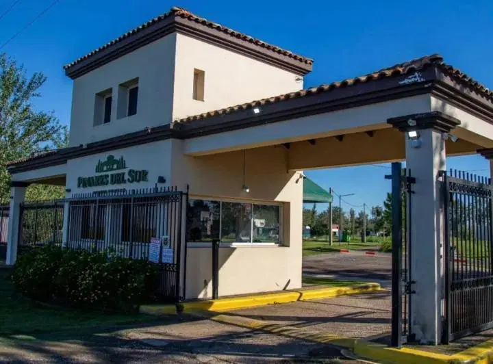 Terreno en Pinares del Sur 2