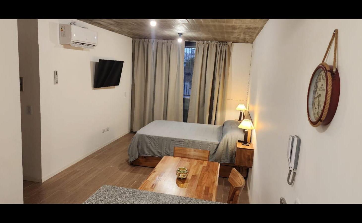 Departamento monoambiente con balcón al frente